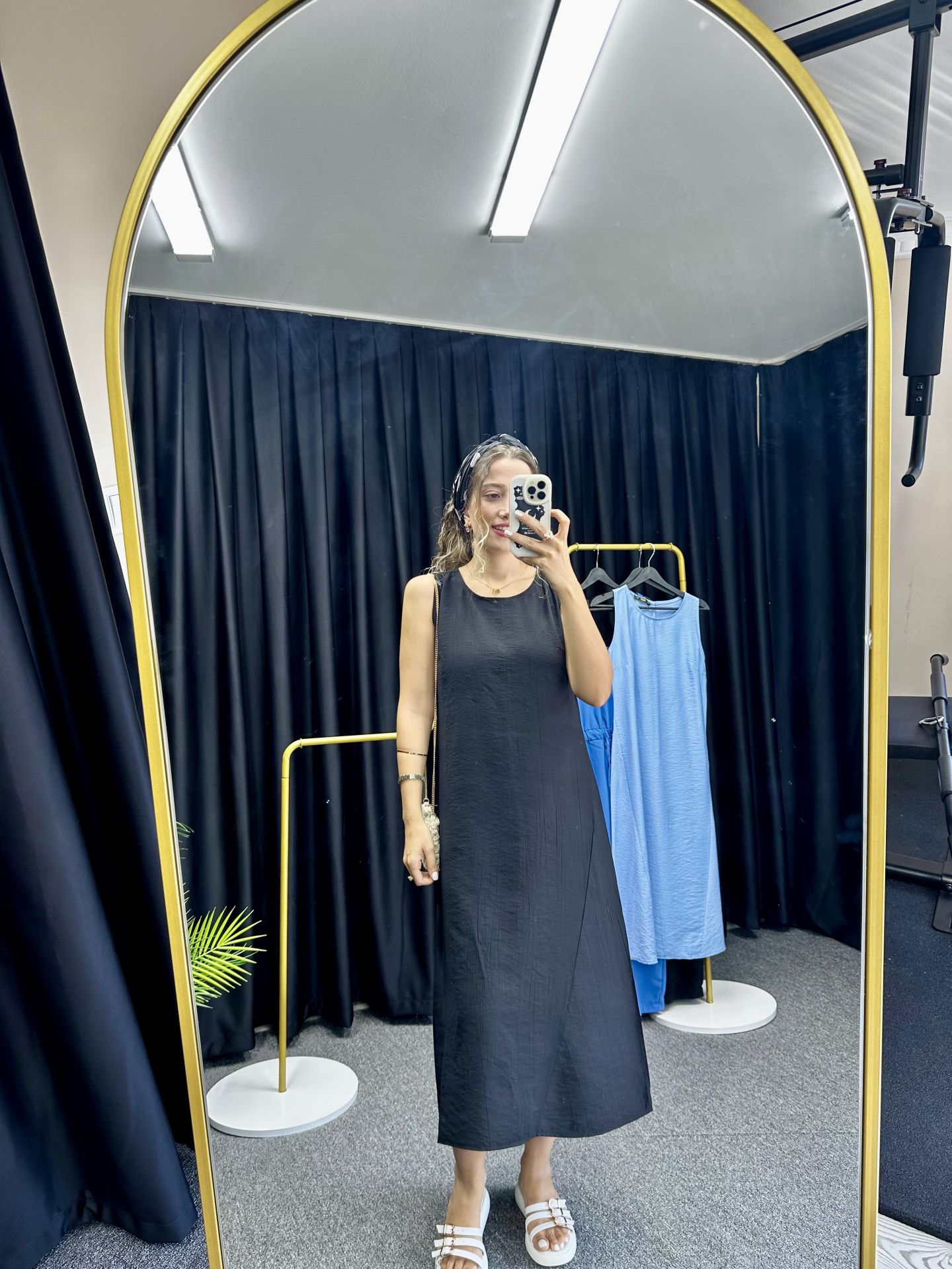 Sıfır Kol Siyah Elbise