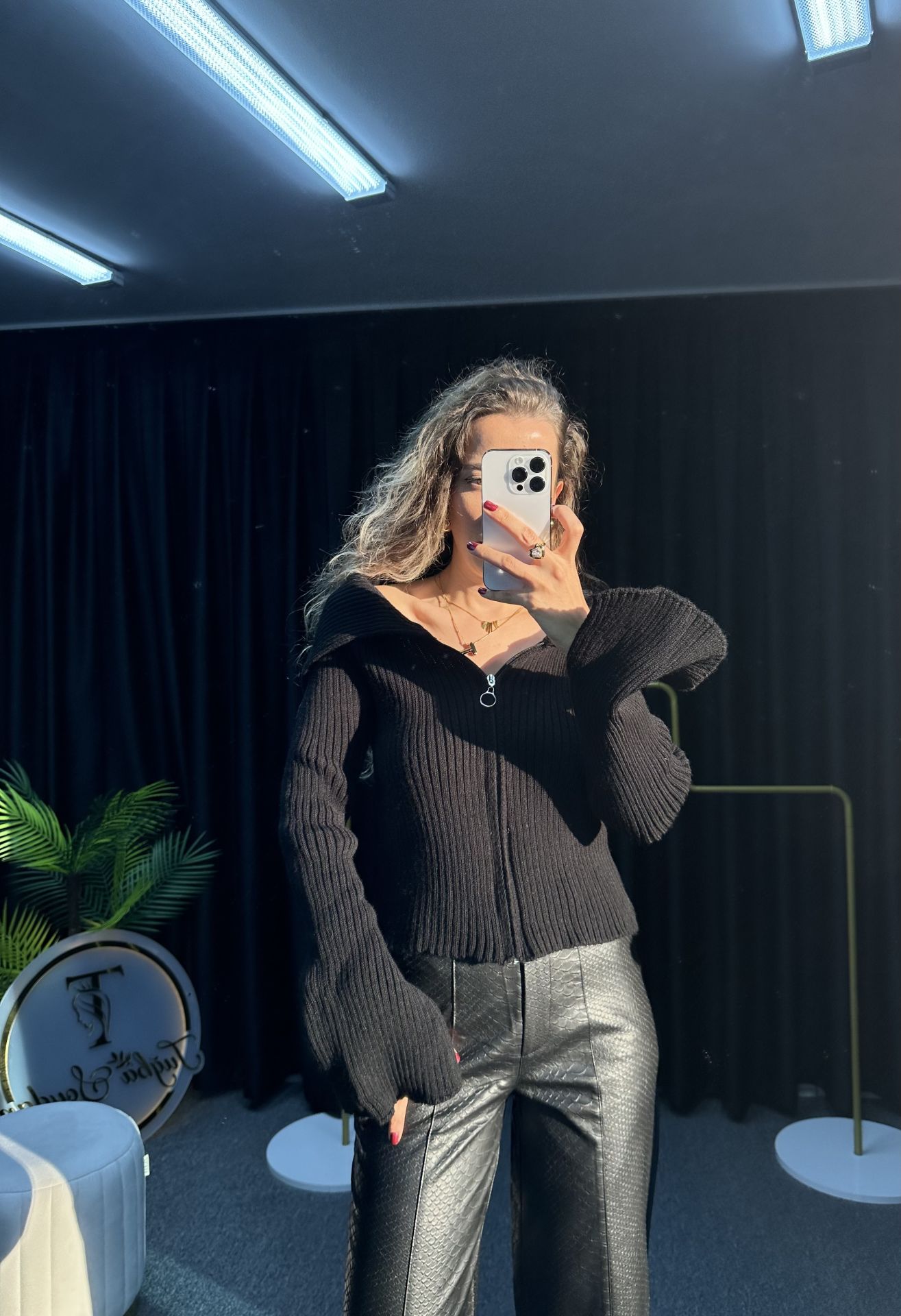 Siyah Kol Detay Triko Fermuarlı Kazak