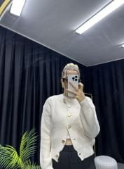 Gold Kalpli Düğme Detaylı Krem Hırka