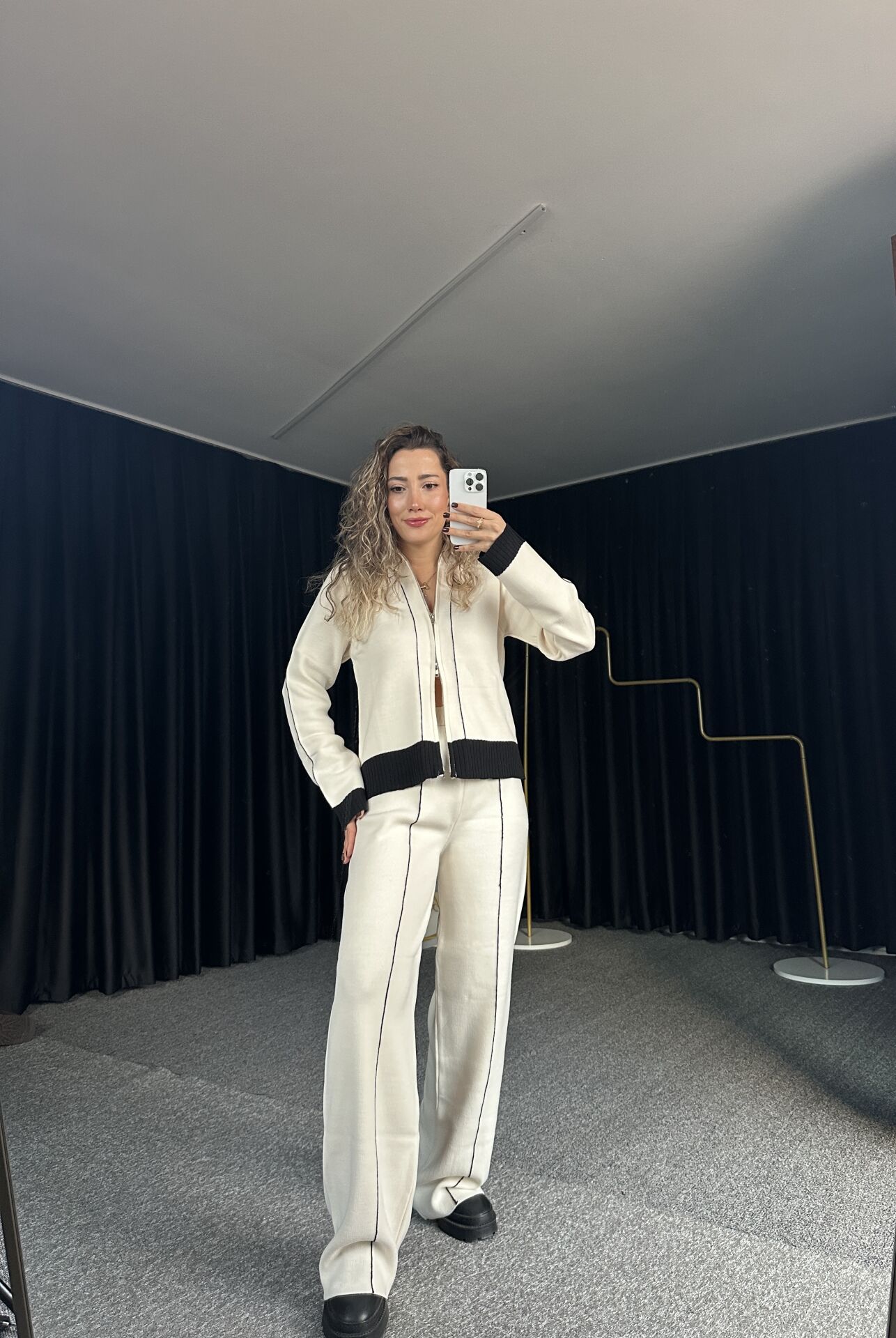 KREM ŞERİTLİ TRİKO TAKIM