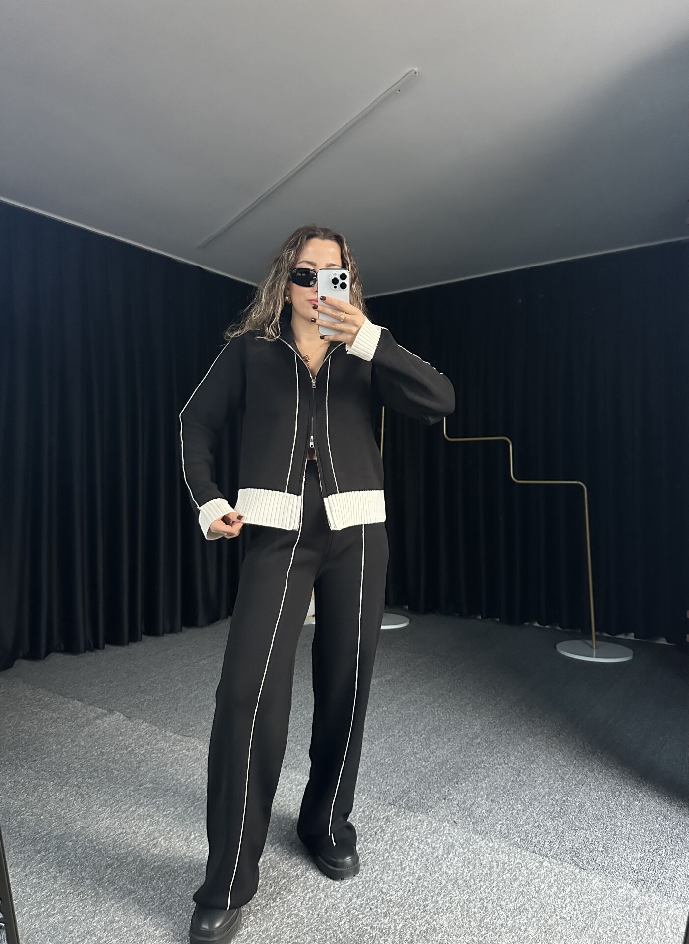 SİYAH ŞERİTLİ TRİKO TAKIM