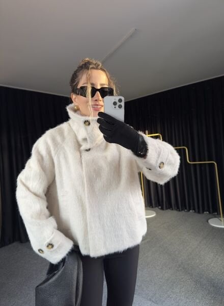 DİK YAKA ASTARLI PELUŞ MONT