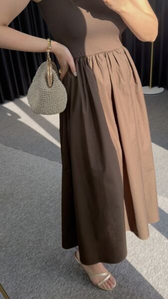 U Yaka Kolsuz Eteği Poplin Kumaş Midi Boy Elbise